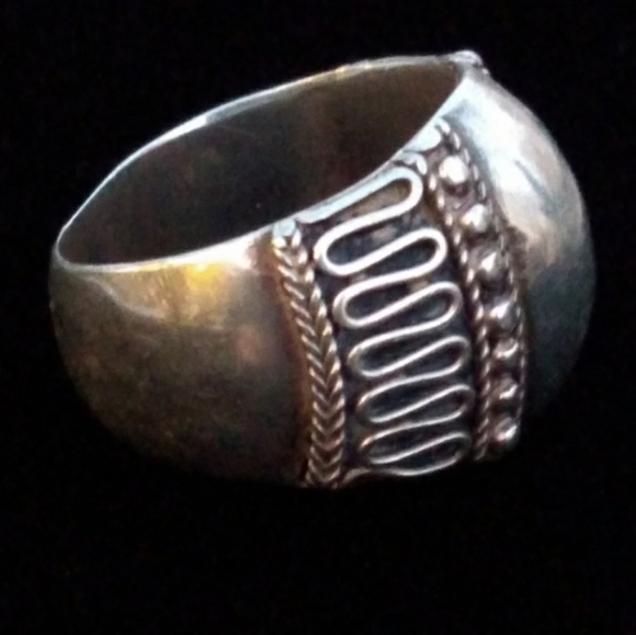 VINTAGE ESTATE Hand-Made Bali Sterling Silver Ring - Picture 2 of 8